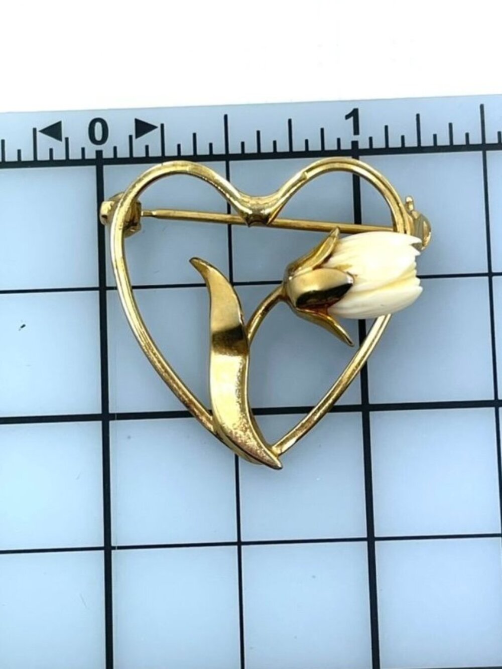 Vintage Open Heart Brooch With Carved Celluloid Flower Gold-Tone MCM Jewelry - Picture 3 of 3